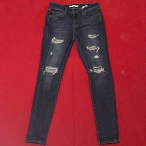 Levi’s ripped skinny jeans !!
